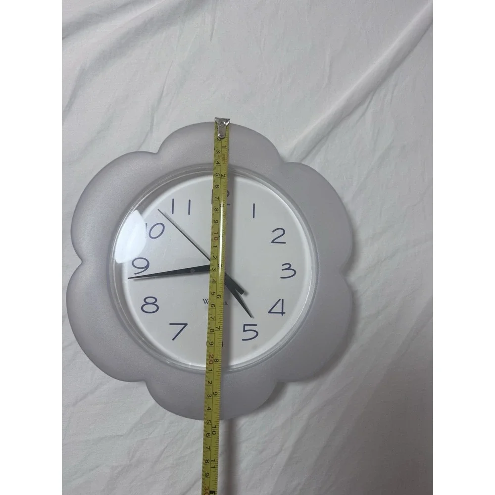 Vintage Style Westclox Flower Wall Clock Cute Y2K Daisy Frosted White Face